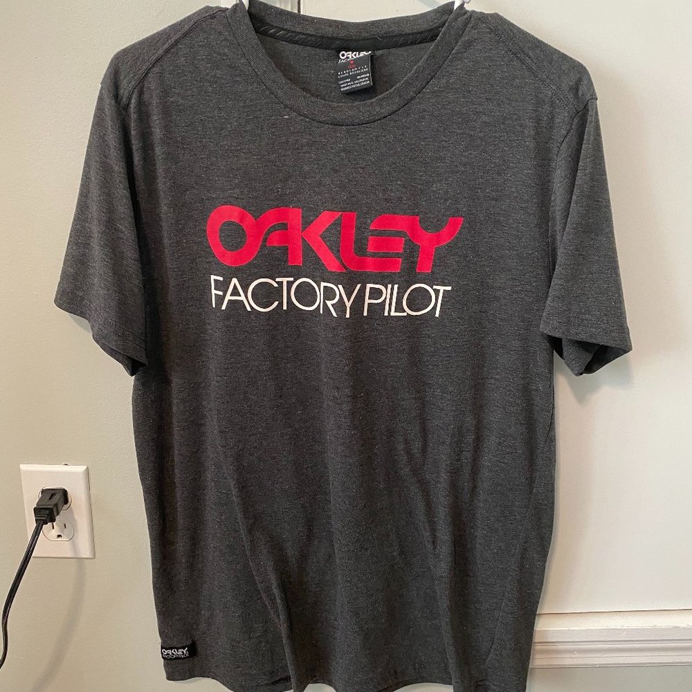 Oakley T-shirt